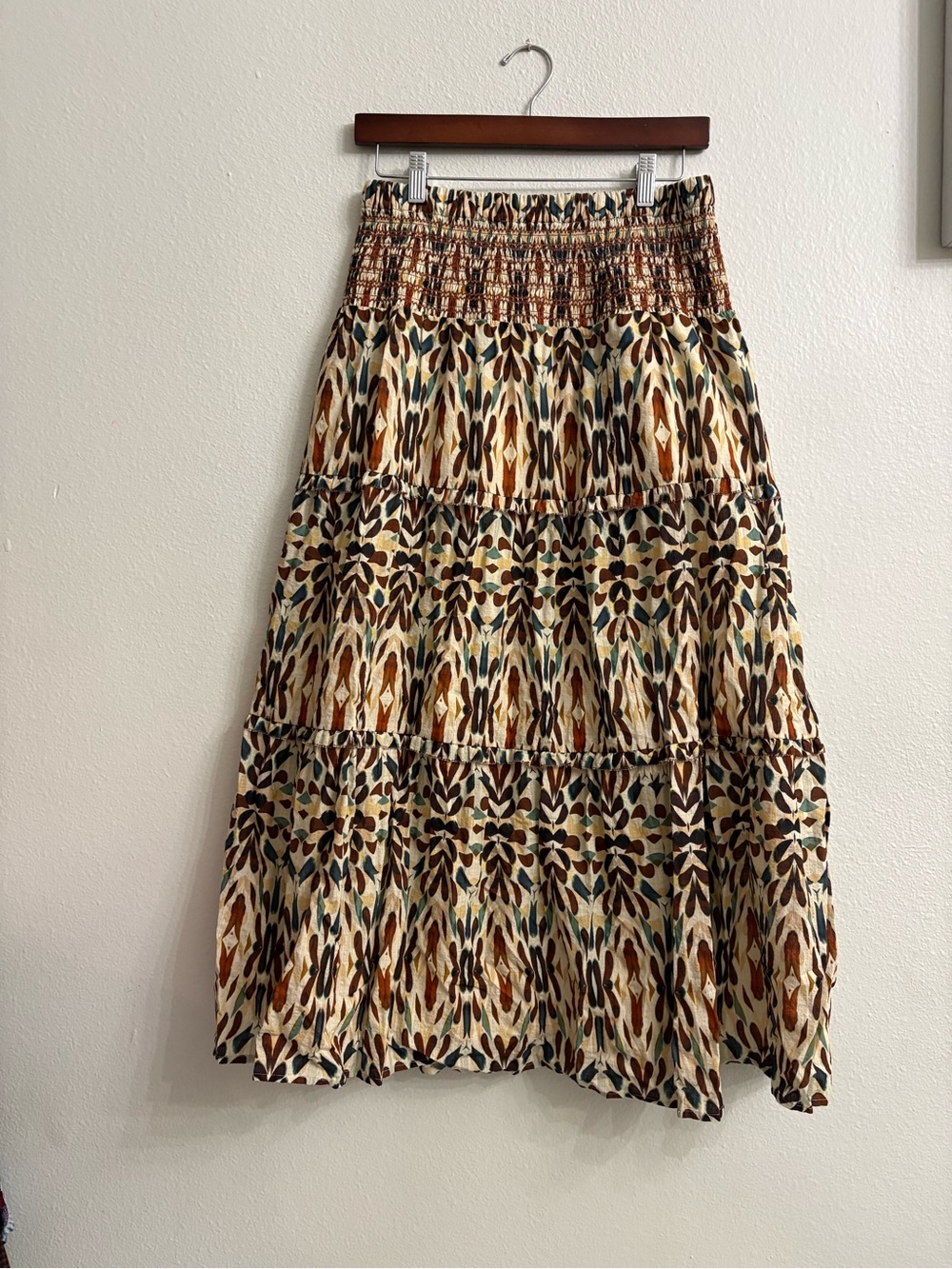 Kylie Smocked Midi Skirt
Cartolina size S